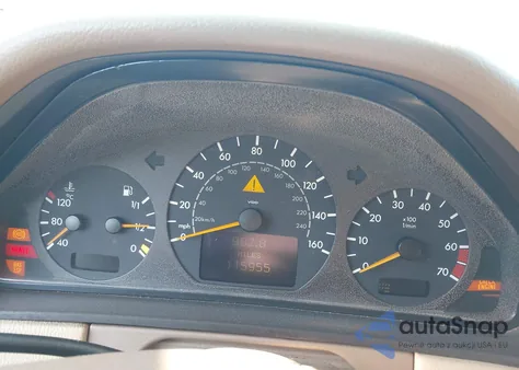 2001 Mercedes-Benz E 320 z USA, uszkodzony, nr VIN WDBJF65J51B196187